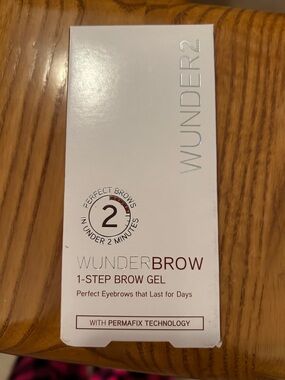 Wunderbrow 1-Step Brow Gel Blonde Packaging - White with Brown Text